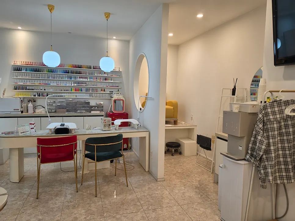 Interior atmosphere of a Seomyeon beauty salon