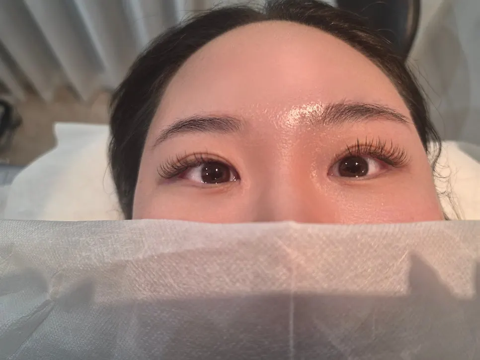 Full, defined eye look with eyelash extensions