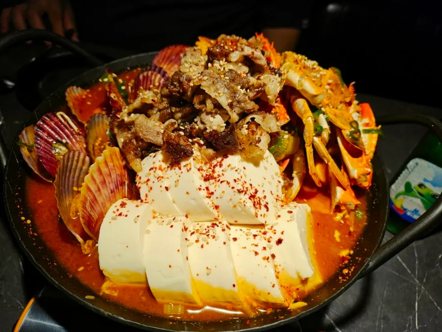 Spread of food and soju at Yuumangju Seomyeon Branch