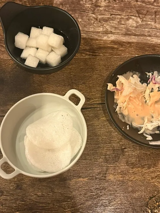 Complimentary crackers, radish, and salad on the table