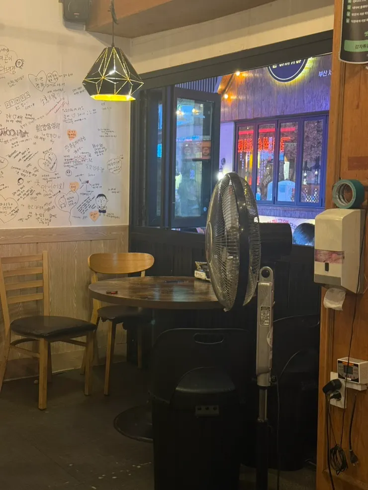 Window seat at Yetnal Tongdak & Tang Seomyeon Branch