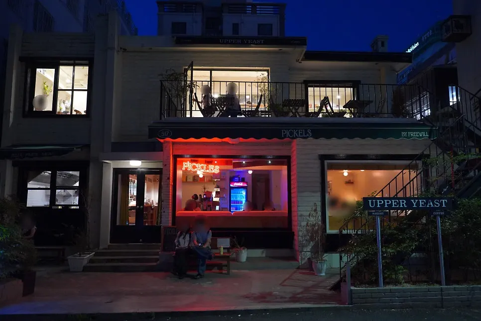Wednesday evening wait at Pickles in Jeonpo