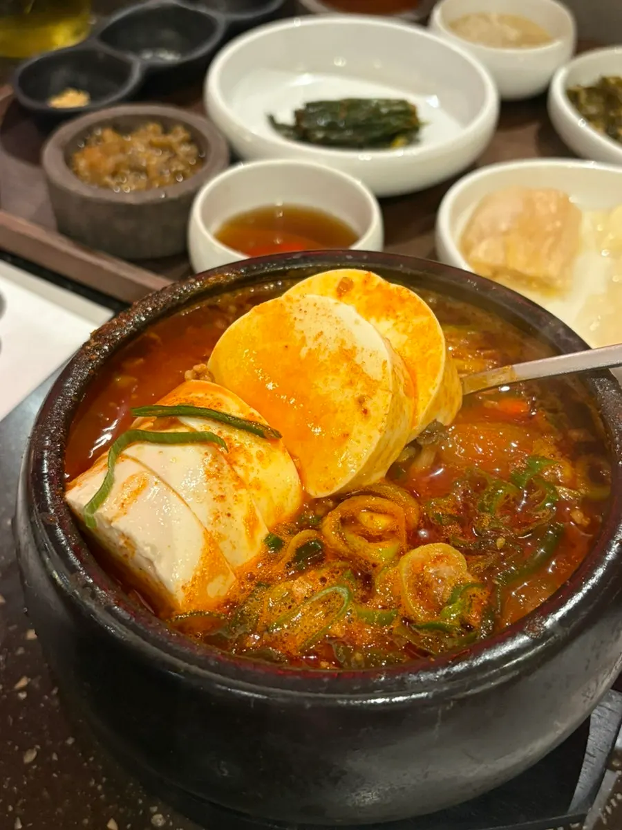 Earthenware soft tofu stew with meat