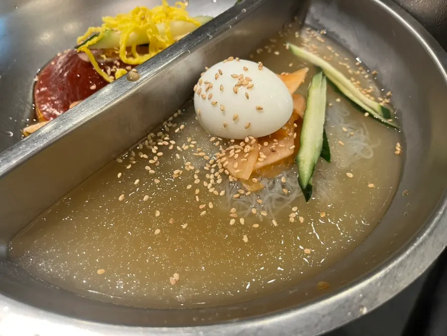 식사로 즐긴 치즈볶음밥 한 그릇