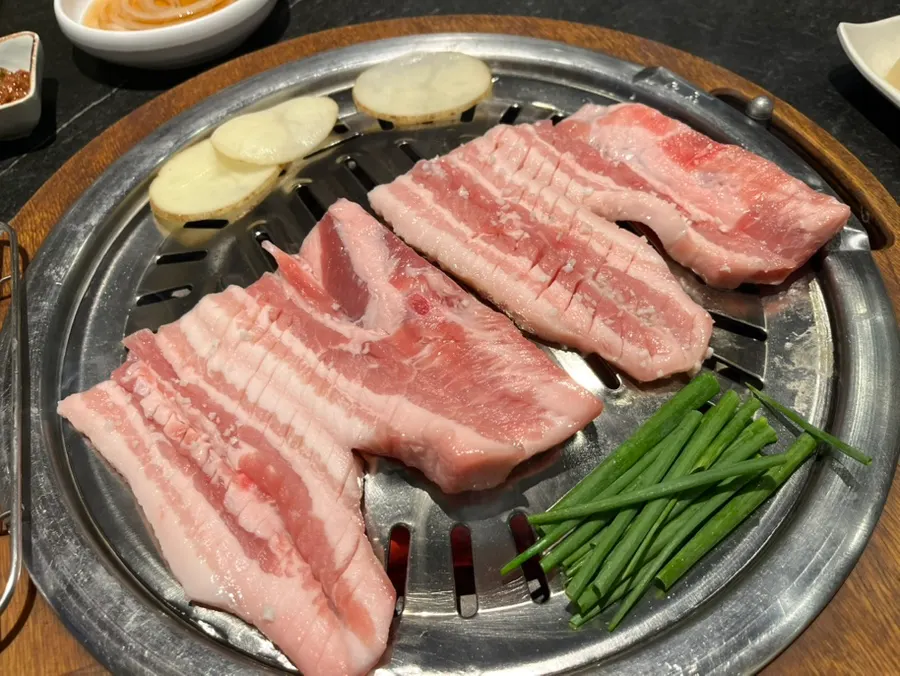 길촌숯불갈비 돼지갈비 상차림 전경