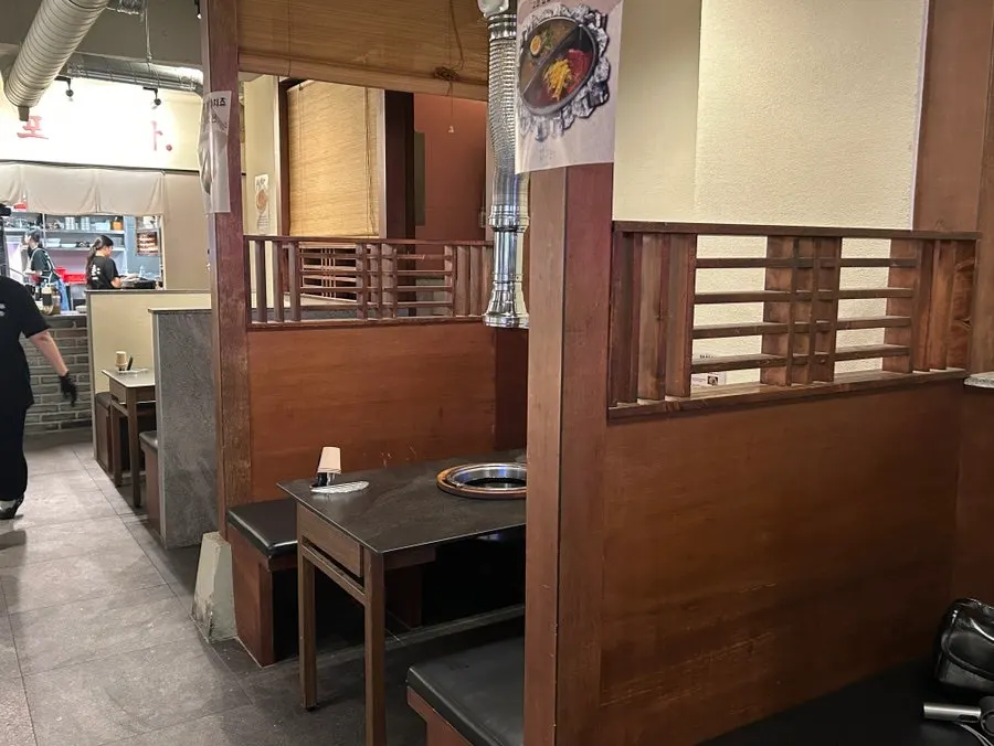 Meat restaurant interior suitable for group meals