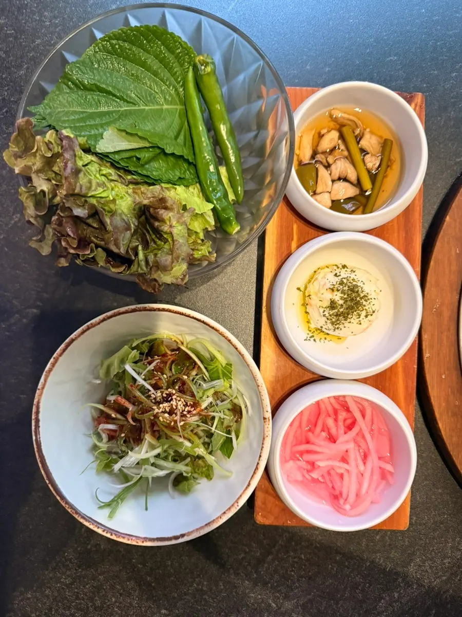 Meal menu listing half-and-half naengmyeon and stew