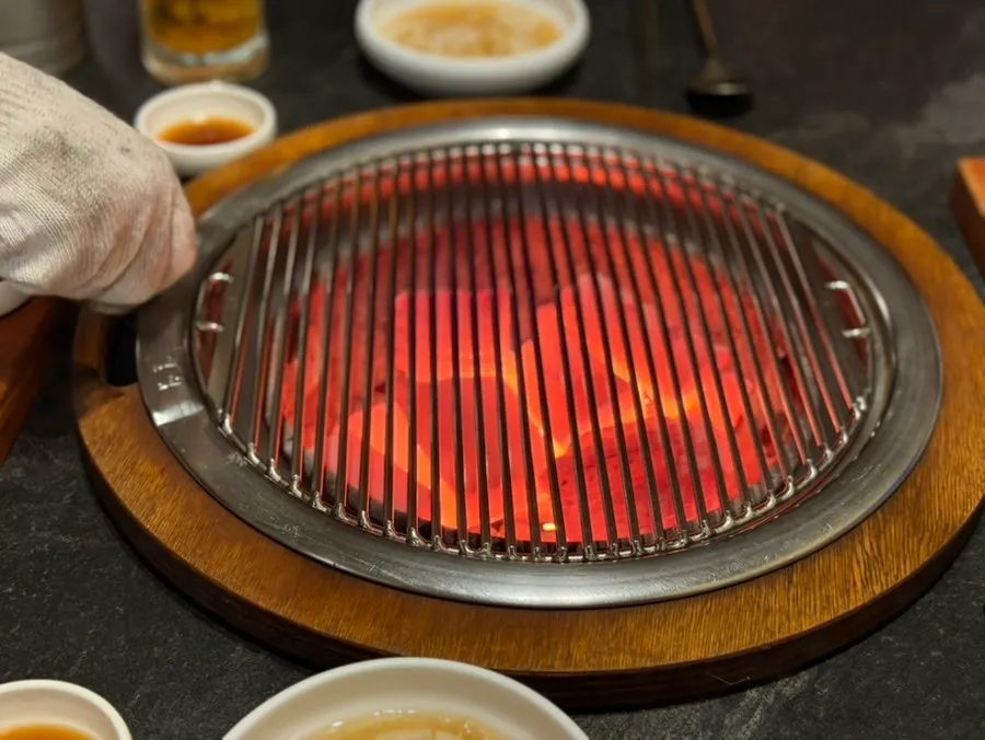 Pedido de naengmyeon mitad y mitad y cerveza de barril