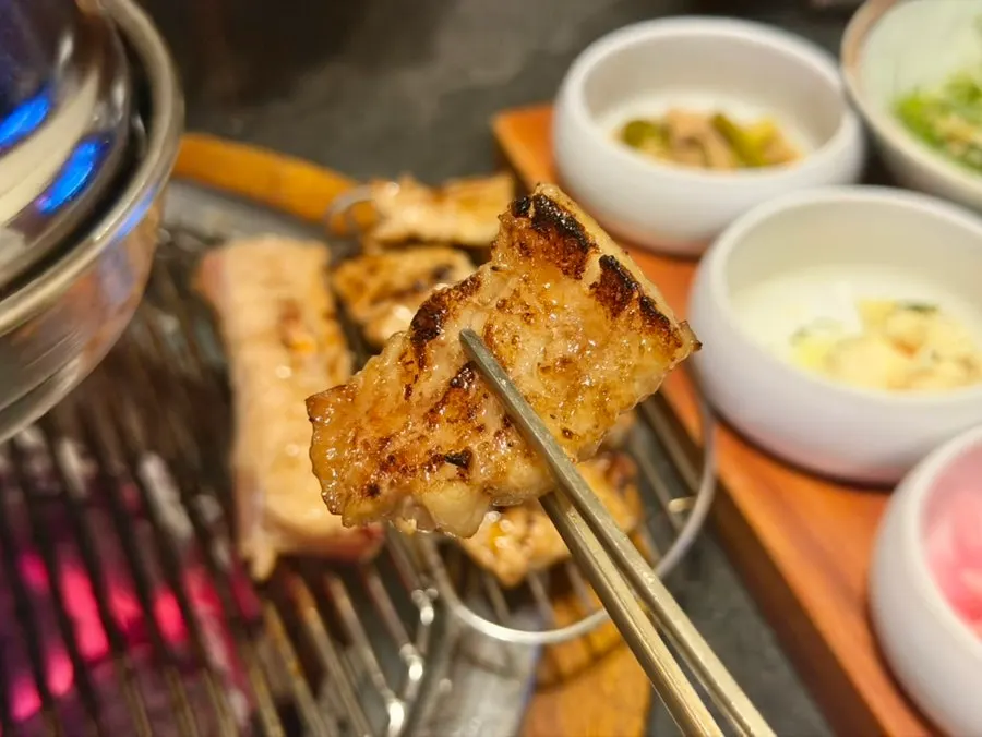 Galbi marinado asado al carbón
