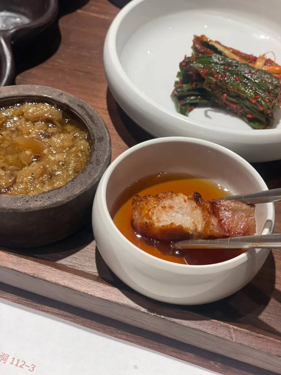 Grilled pork rind with a chewy texture