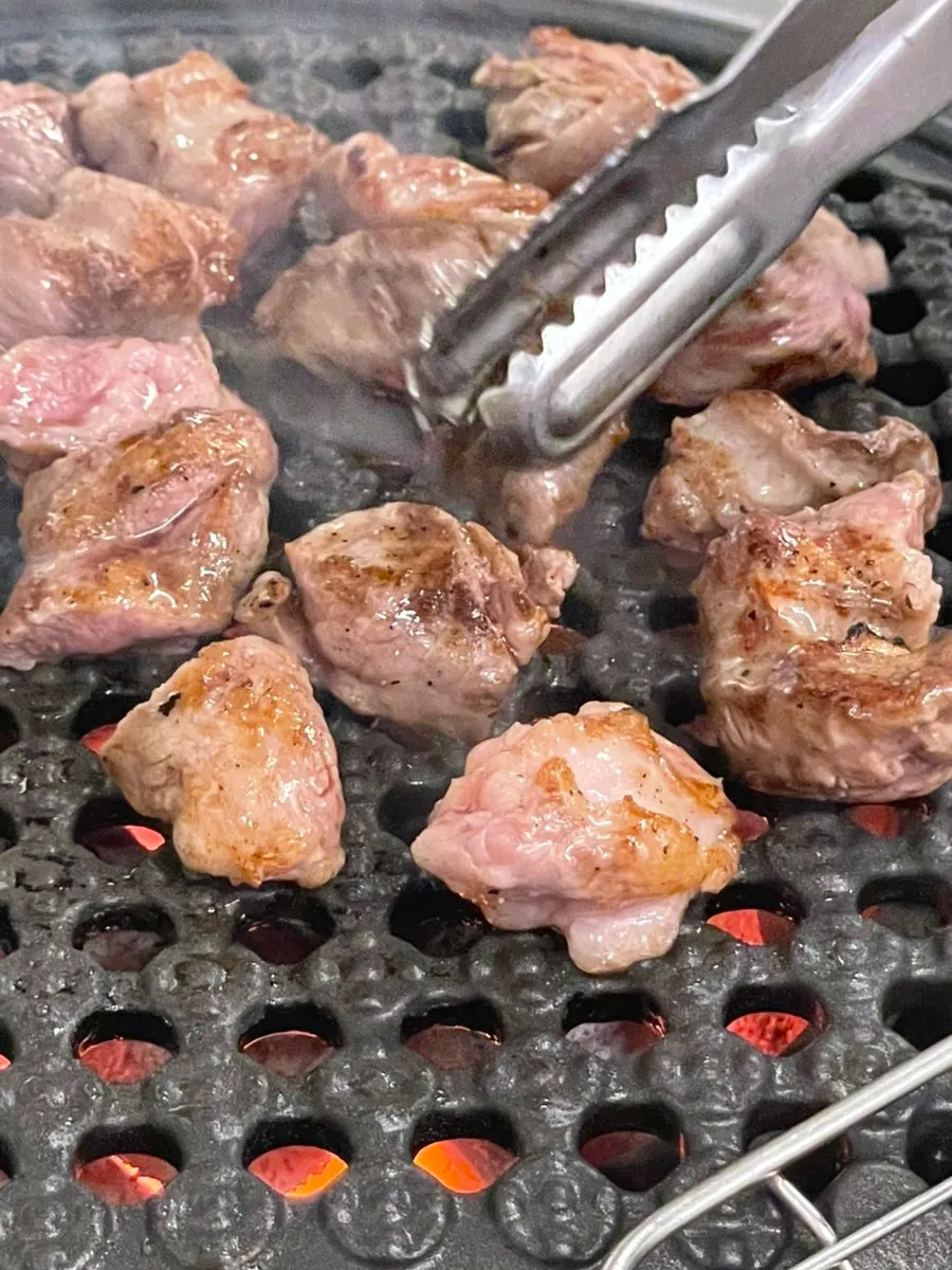 Gamjagisal dipped in salt