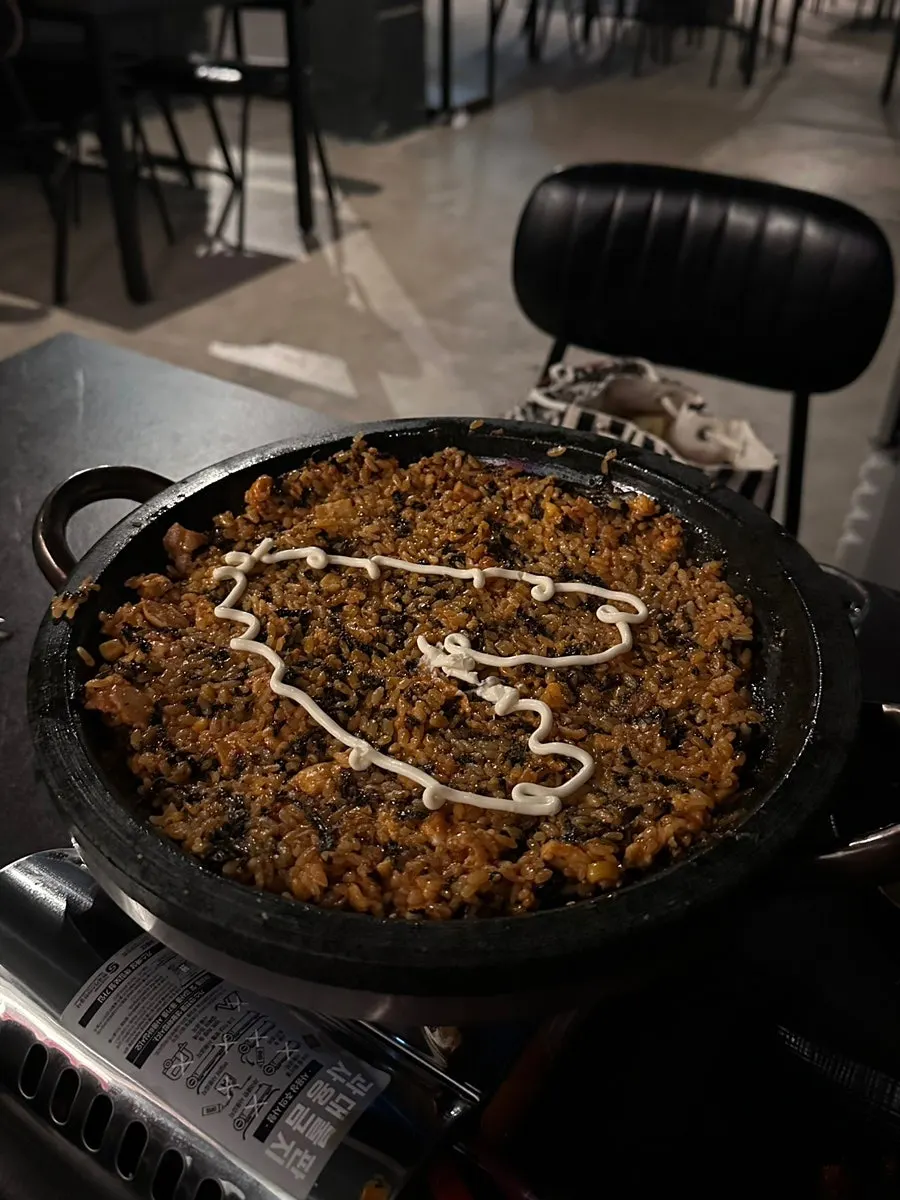 Hot-stone fried rice topped with a mayonnaise heart