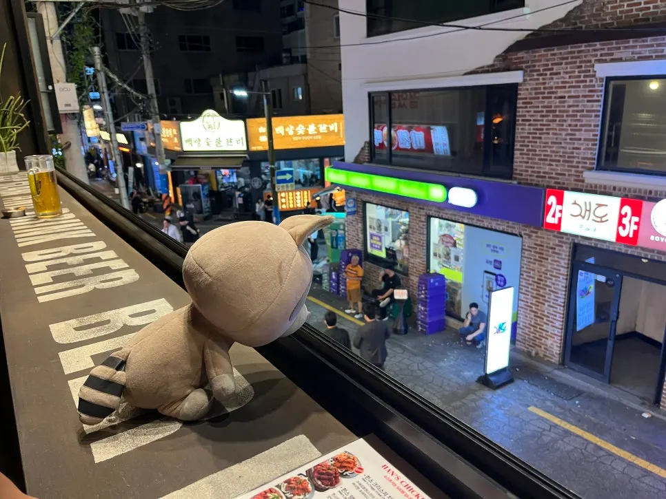 Enjoying beer and pizza during a Seomyeon drinking session