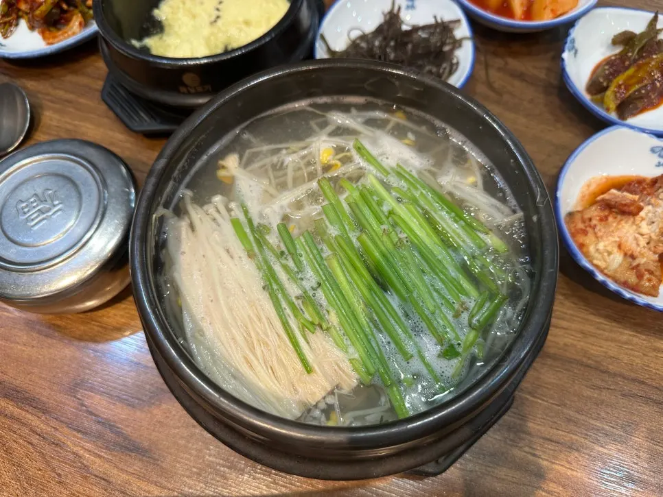 Fresh cham-bok clear soup and course dishes