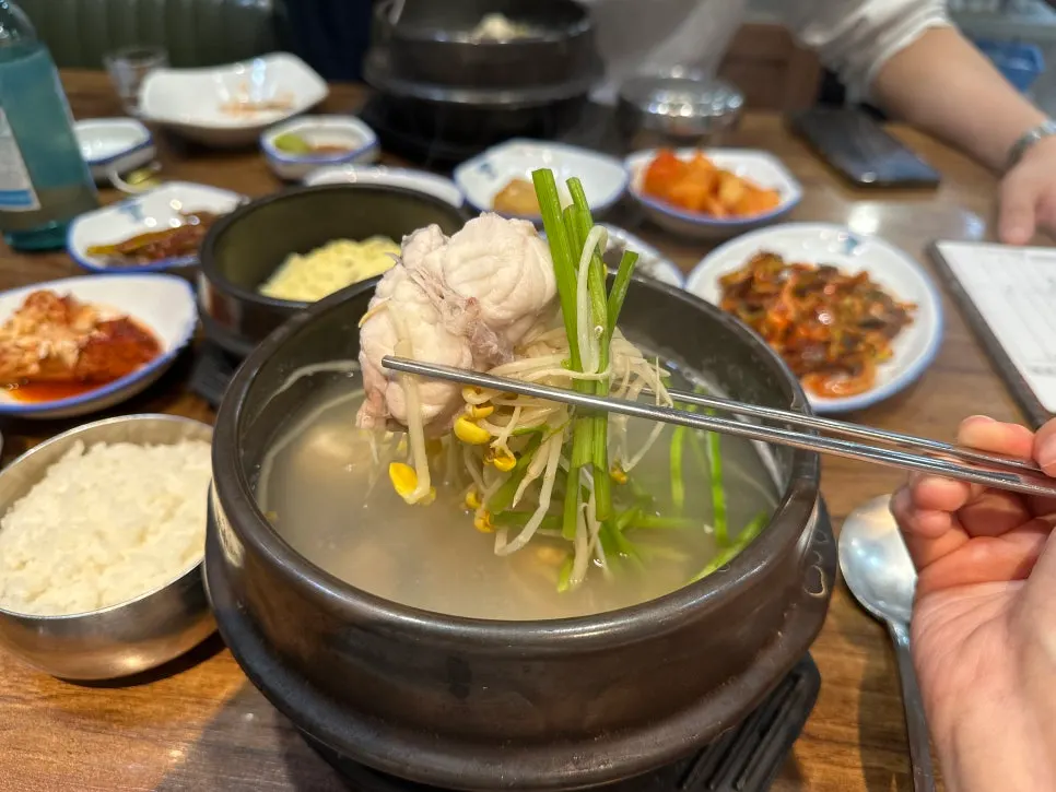Wasabi soy sauce with fresh cham-bok clear soup