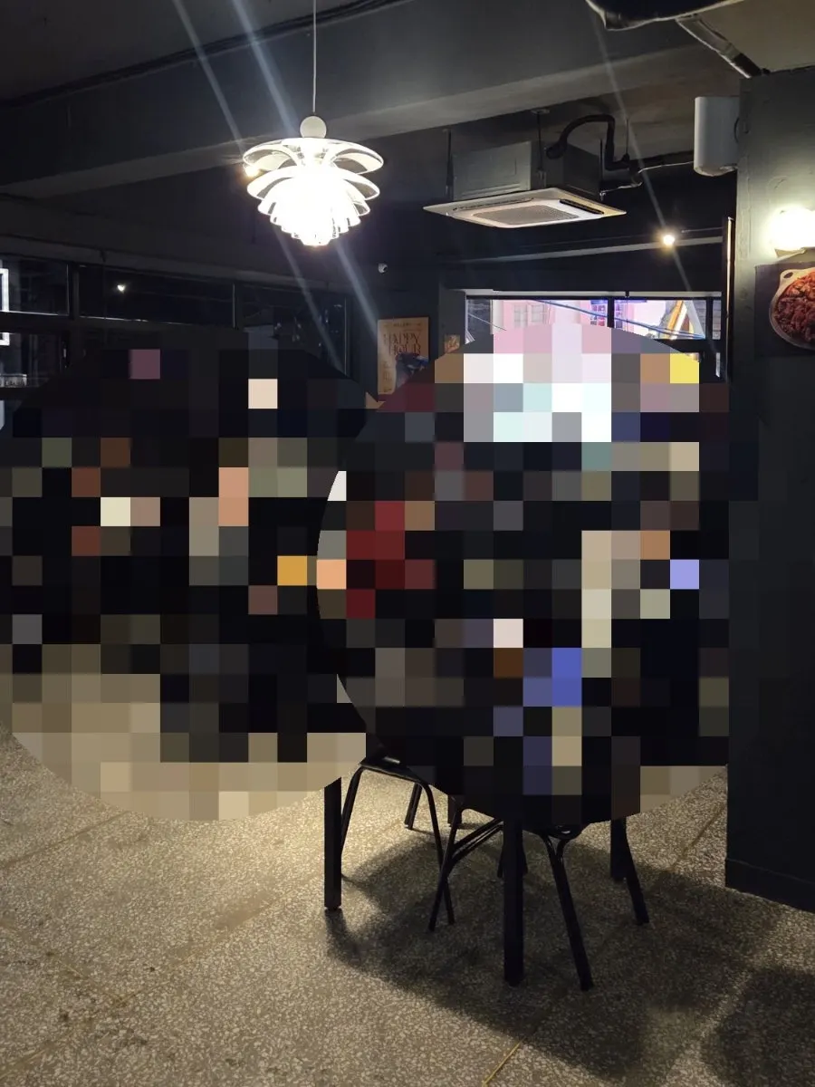 2층으로 올라가는 유망주 서면점 입구 계단