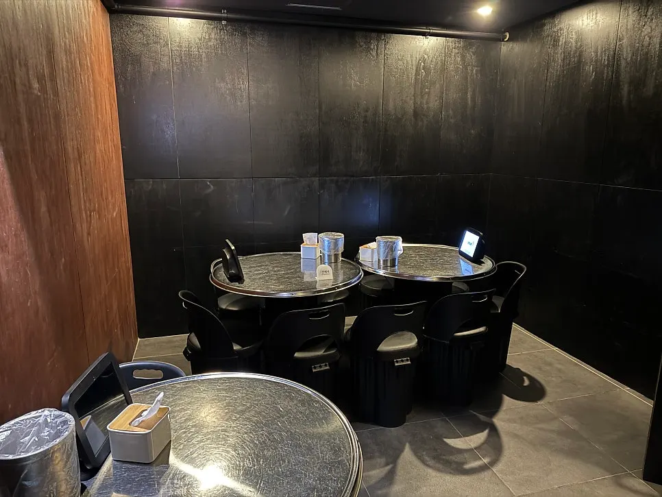 Hall with round stainless steel pocha tables