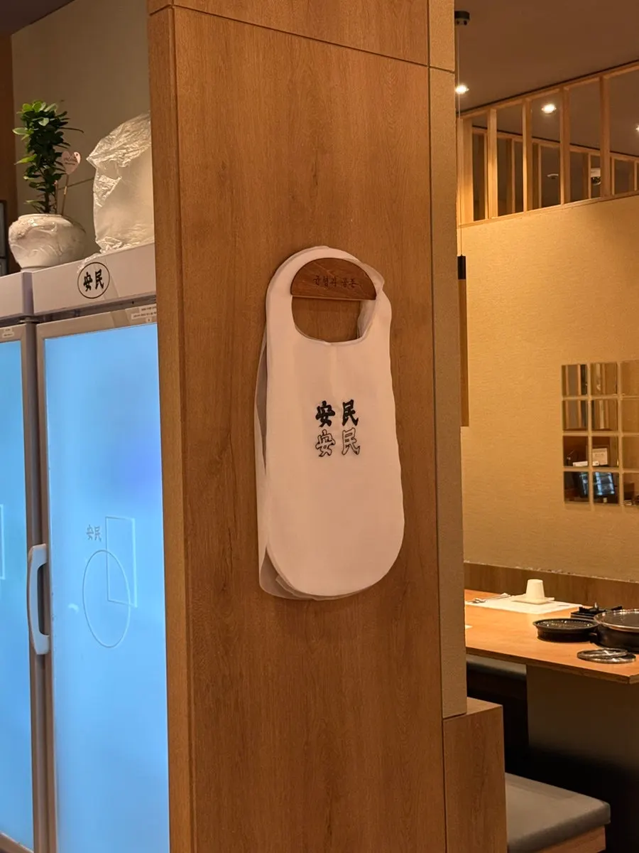 사이드와 주류가 적힌 메뉴판