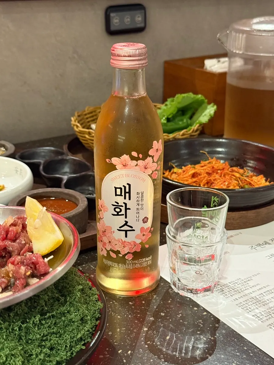 한우 홍두께살로 만든 잔디 위의 육회