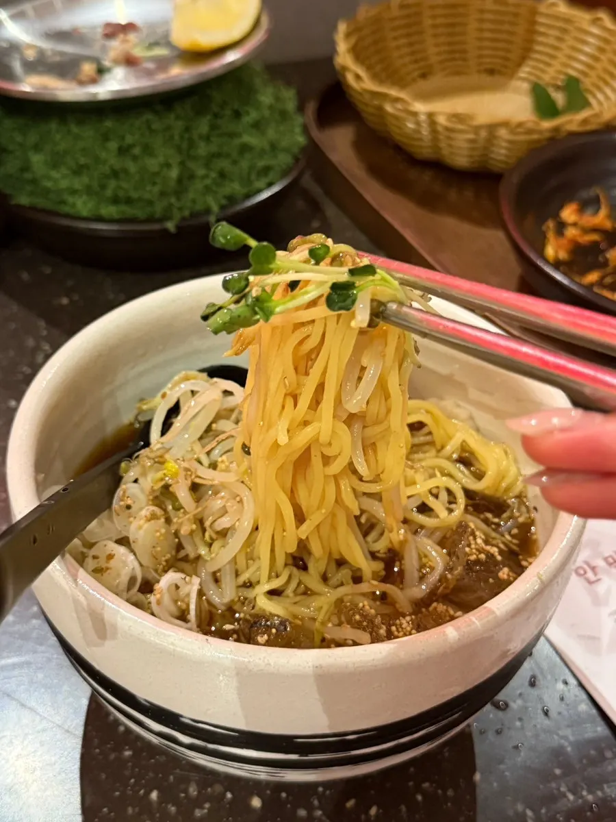 뜨끈한 계란찜과 고기 상차림