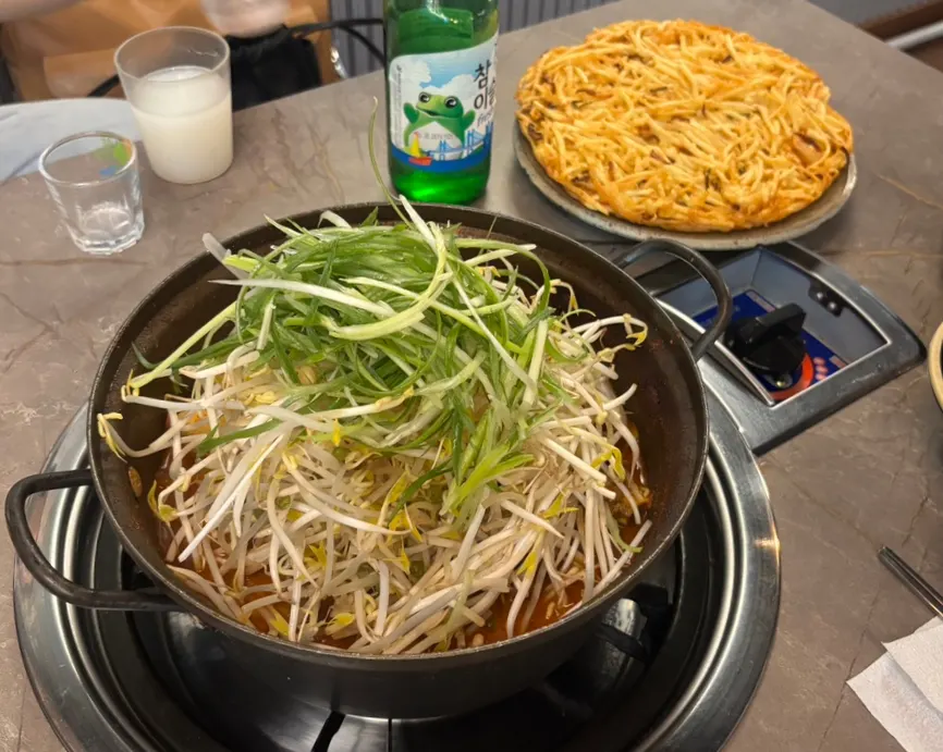 숙주와 파채가 든 갈비찜 전체 상차림