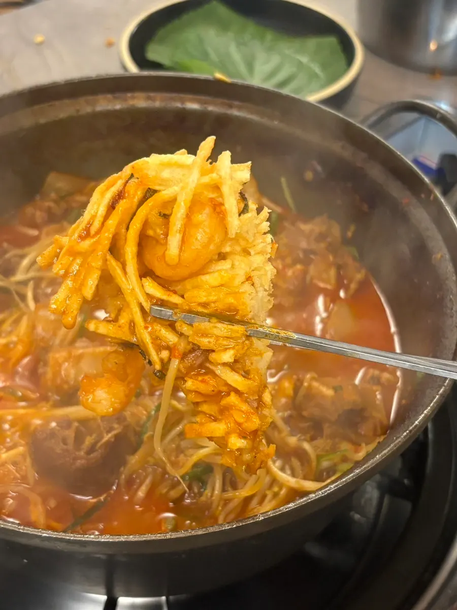 갈비찜에 곁들인 해물감자전