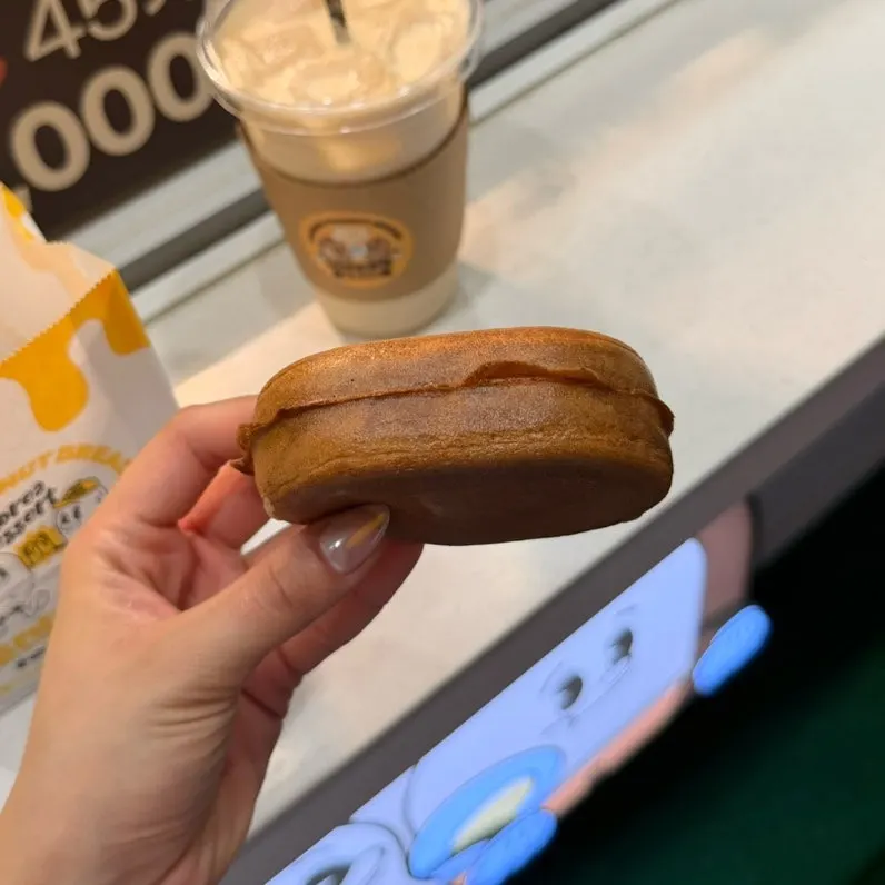 A single piece of crisp-dough peanut bread