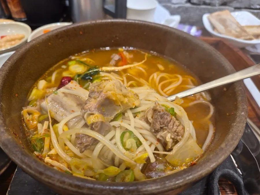 부드러운 갈비 식감의 갈비탕