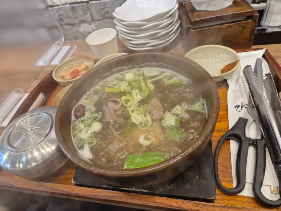 갈비와 밥을 남김없이 먹은 한 그릇