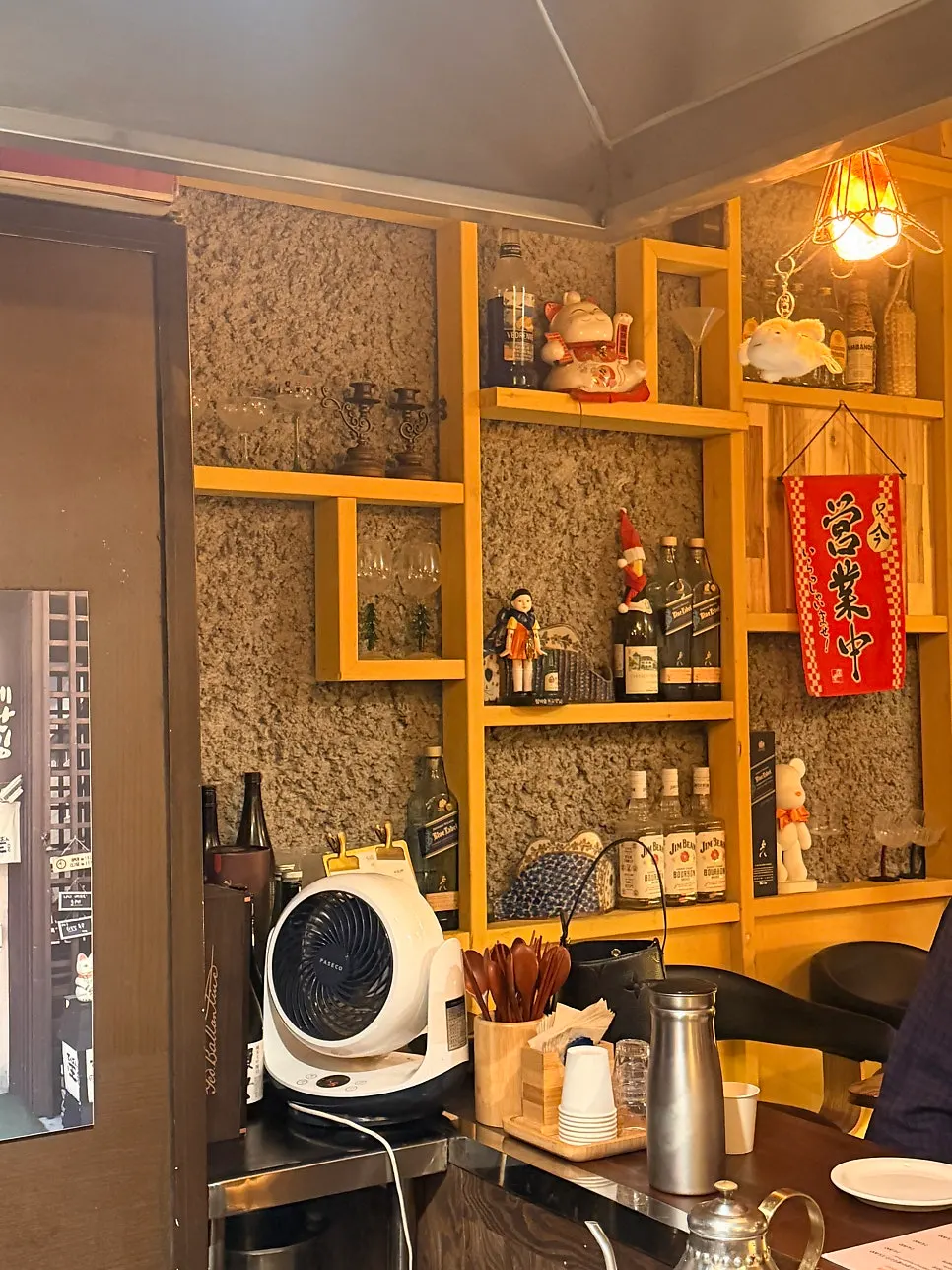 Interior seating with a teppanyaki grill