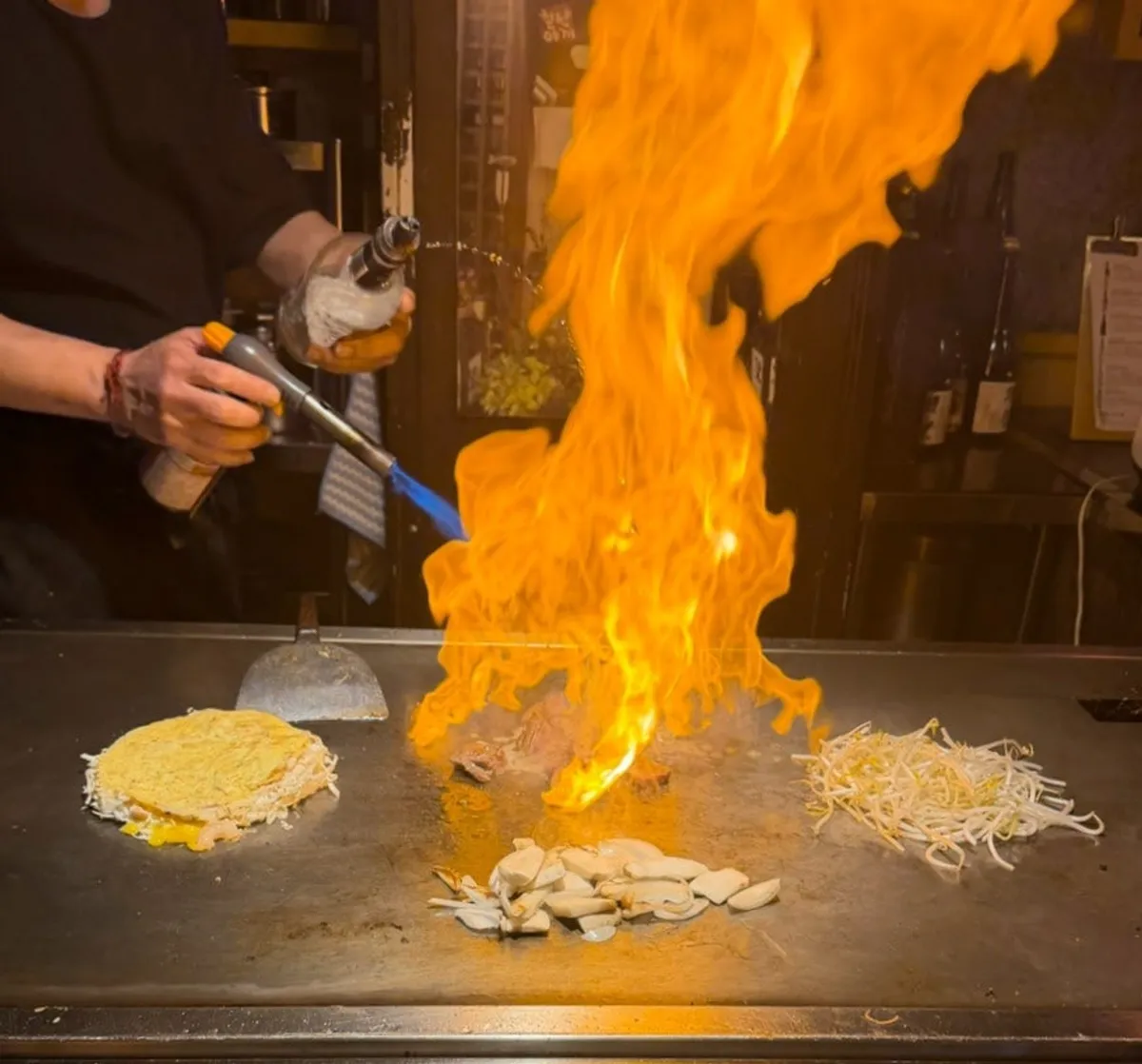 Shrimp okonomiyaki con topping de chile cheongyang