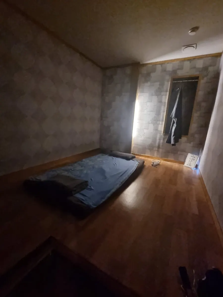 아로마 전신 마사지를 시작하는 마사지룸 침대