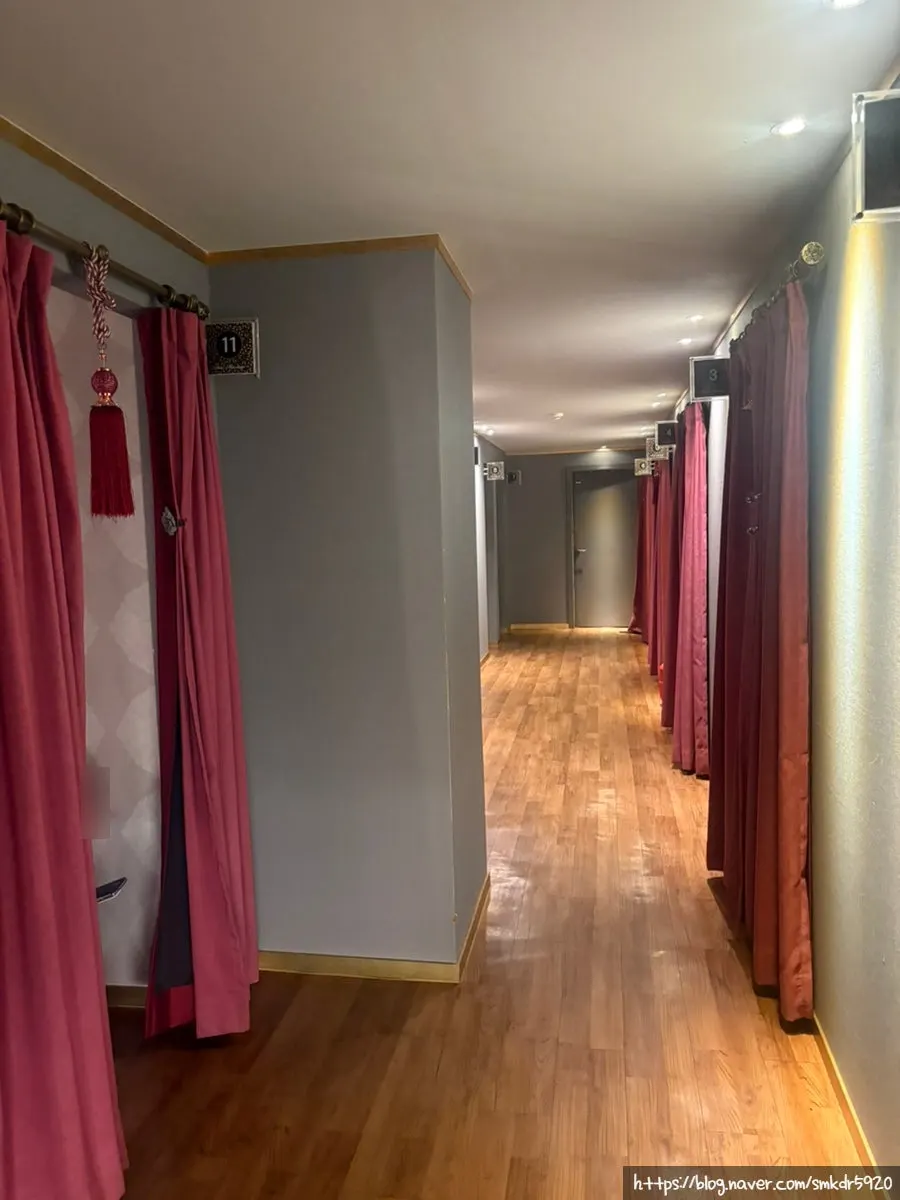 배정받은 마사지 방 내부