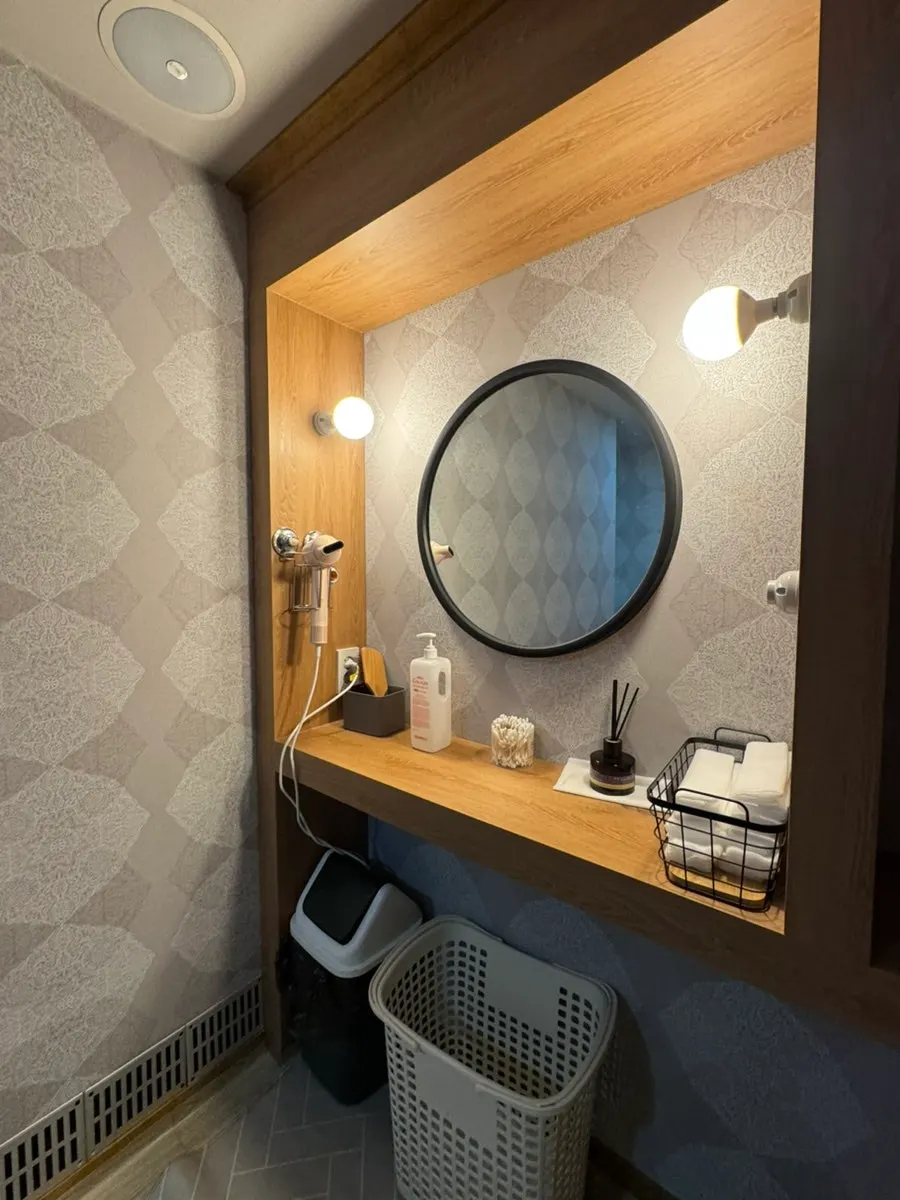 Inside the foot bath room