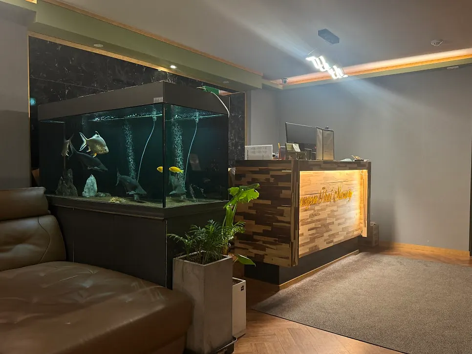 Waiting area for the foot bath before the massage