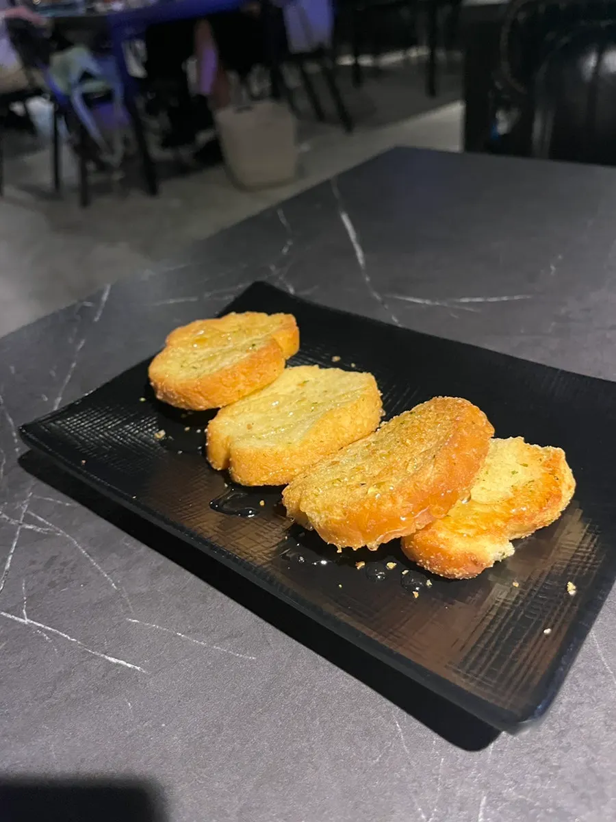 꿀 바른 마늘바게트 기본 안주
