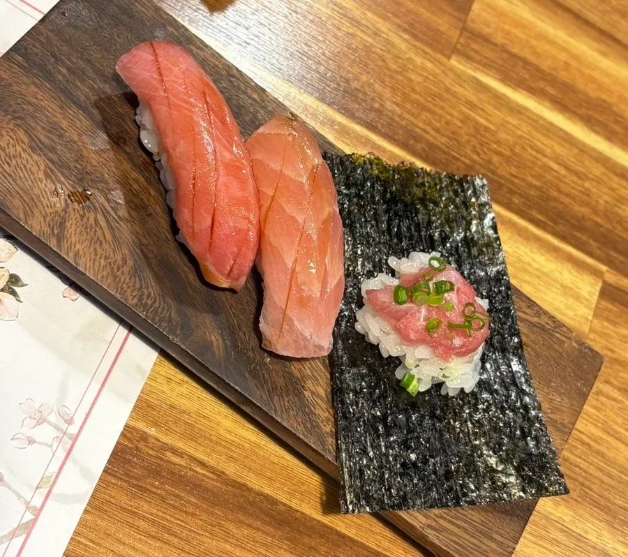 삿뽀로참치 참치 초밥 접시