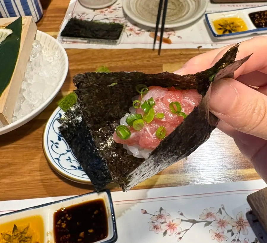 삿뽀로참치 초밥 한 점