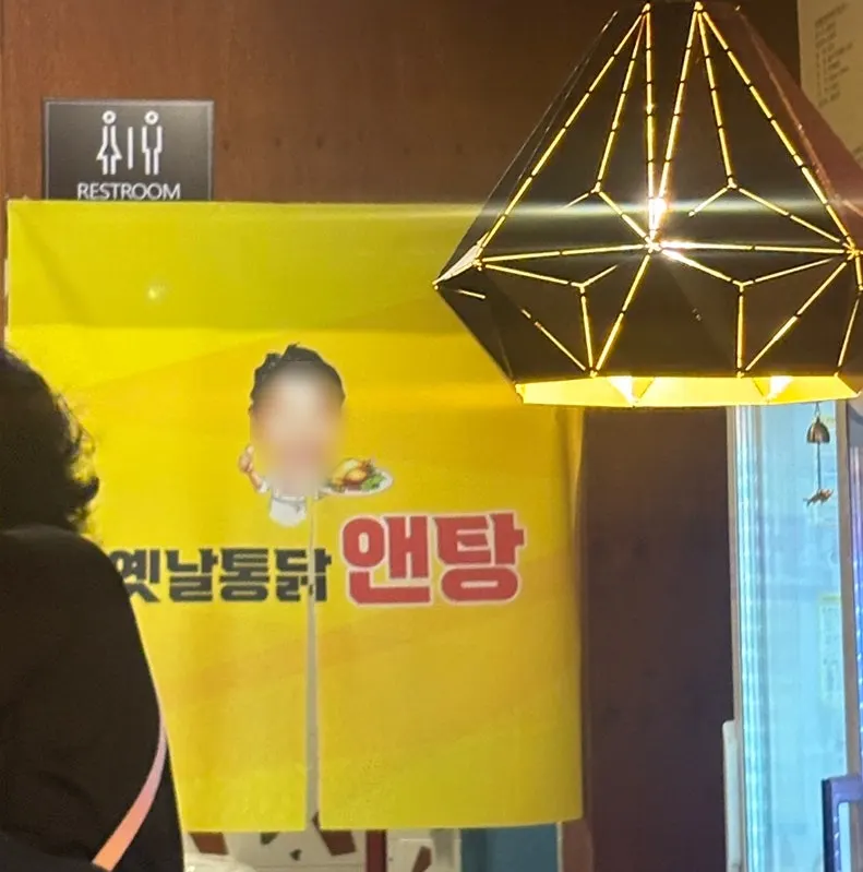 가게 한쪽에 비치된 앞치마