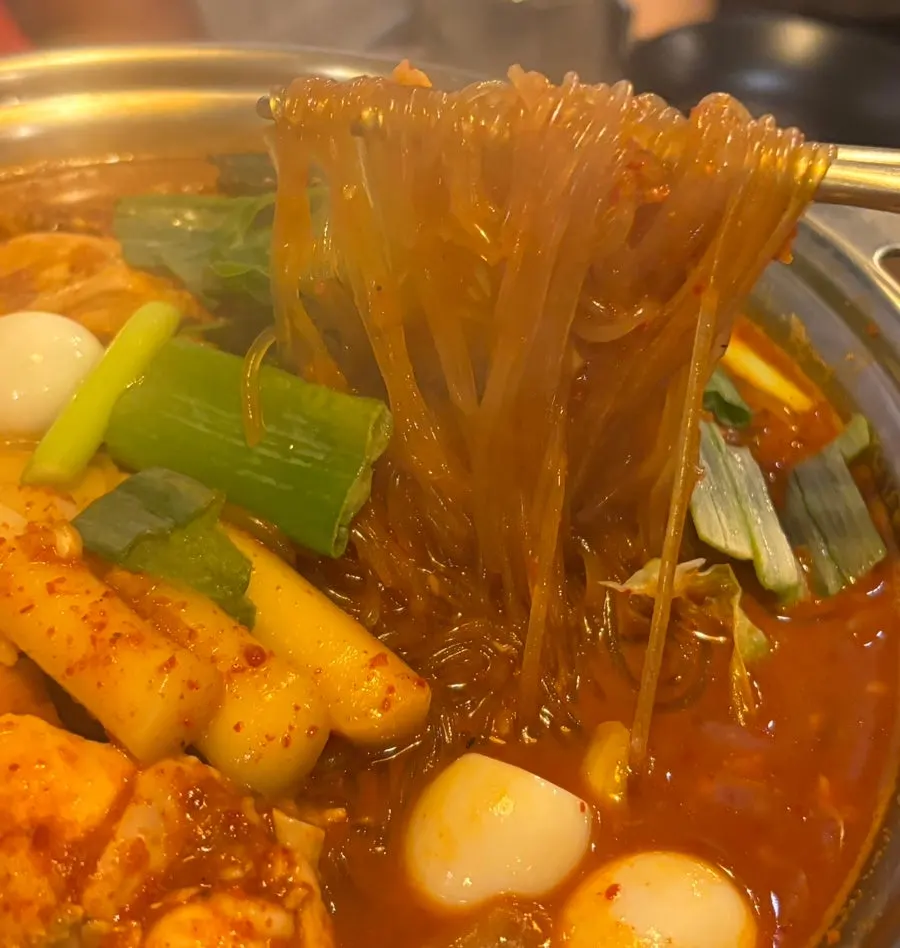 국물이 끓고 있는 닭도리탕
