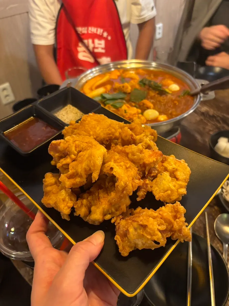 뼈 있는 닭도리탕 한 그릇 덜어낸 모습