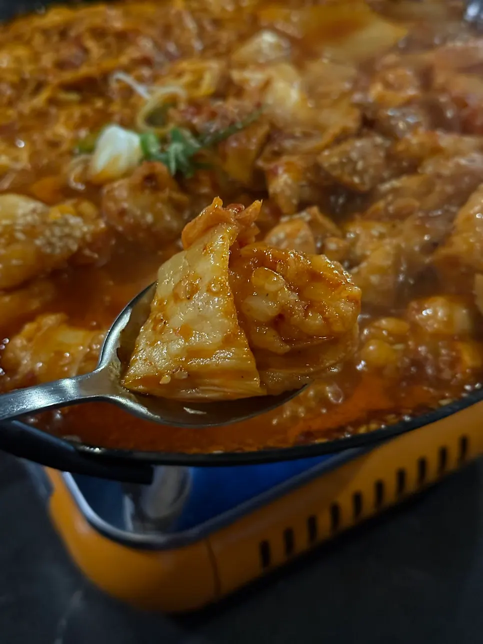 두툼한 대창과 김치가 들어간 김치대도리탕