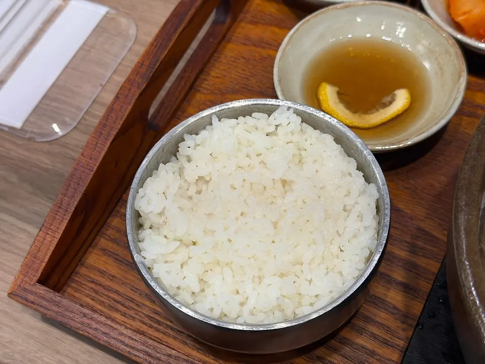 고기가 넉넉한 왕갈비탕 국물