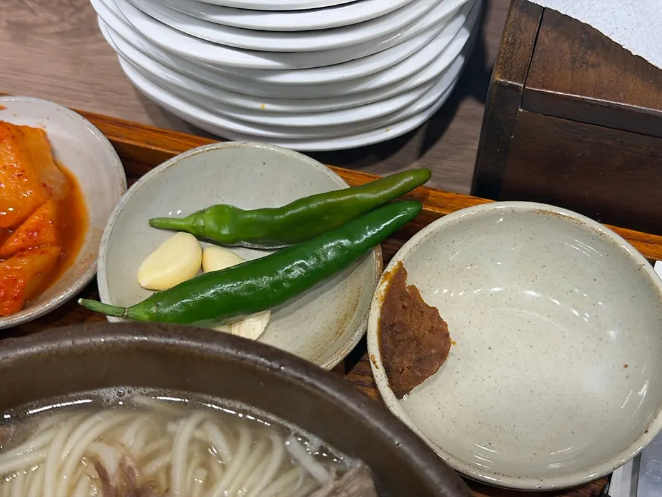 강갈비탕 기본 반찬 접시