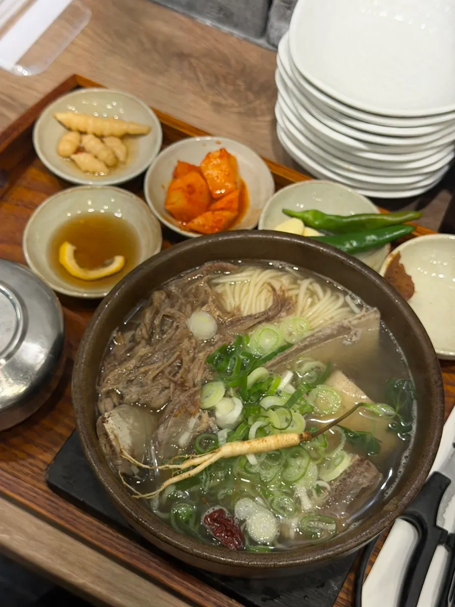 식사를 마친 강갈비탕 테이블