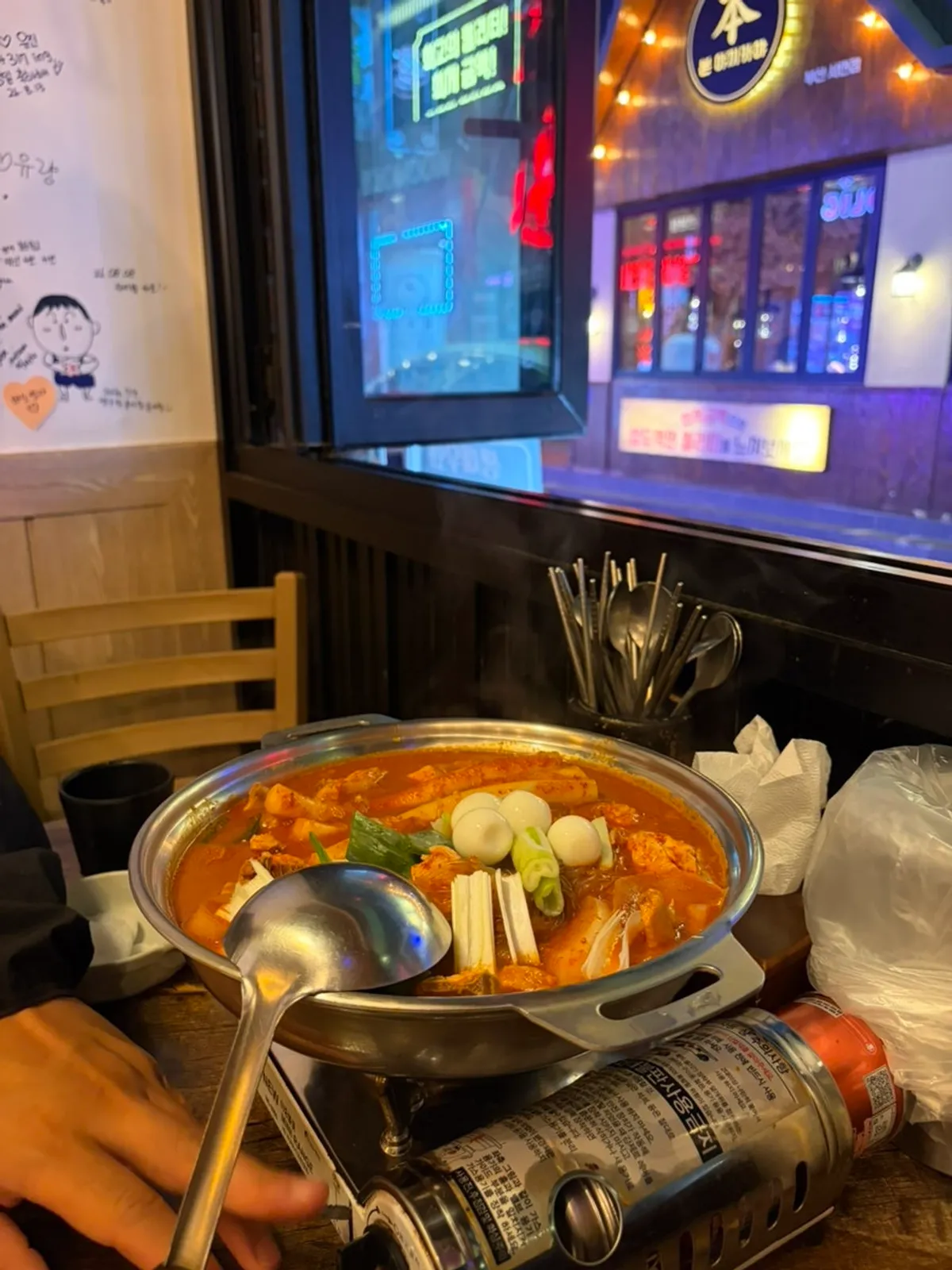 뼈 있는 닭도리탕과 공기밥 한 상