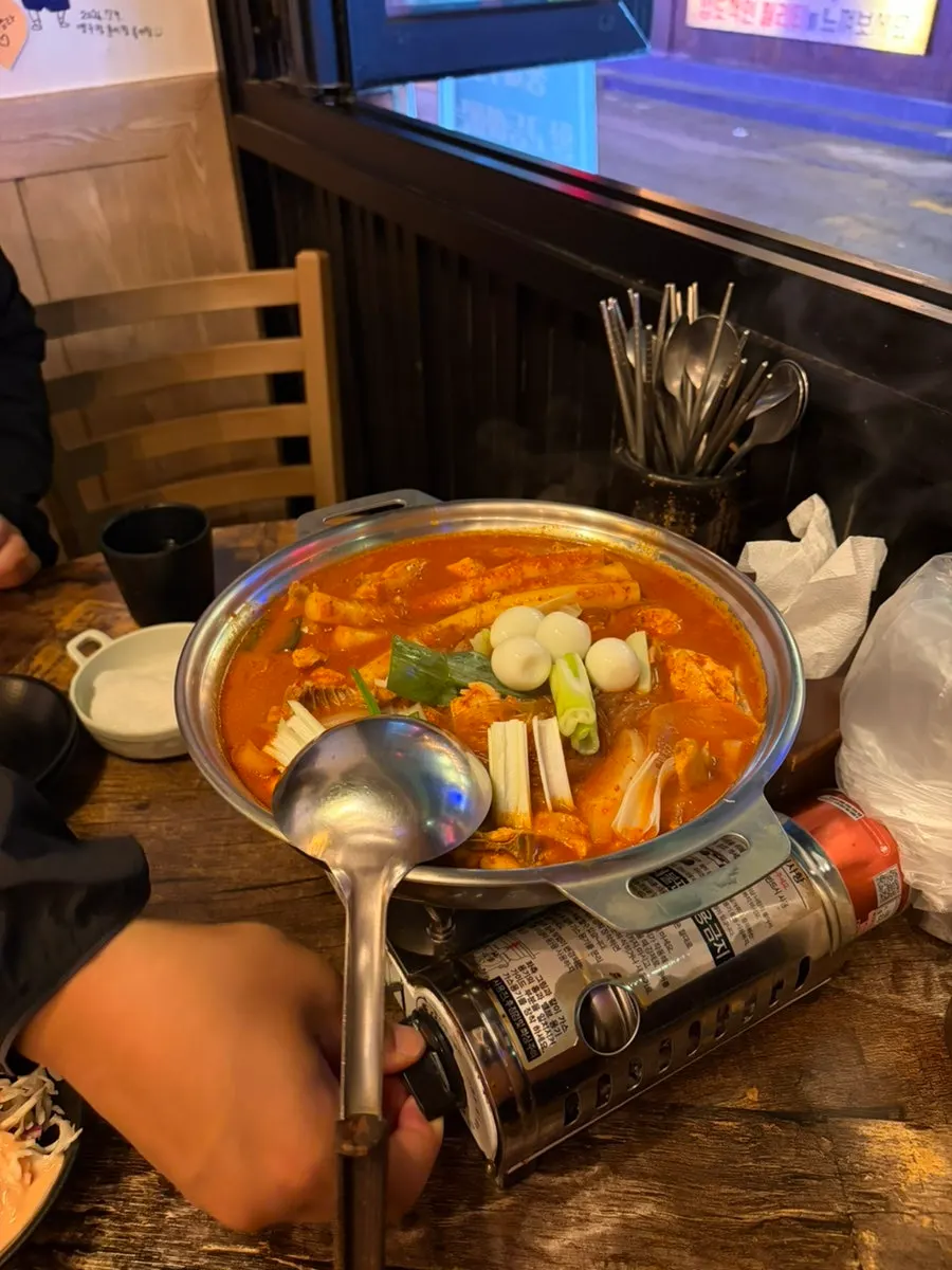 세트에 포함된 순살 후라이드 치킨