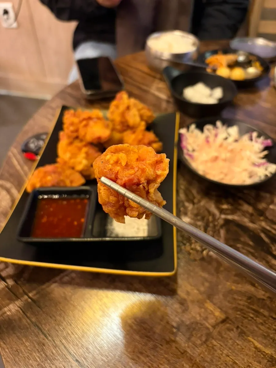 콜라와 함께 먹은 저녁 식사 테이블