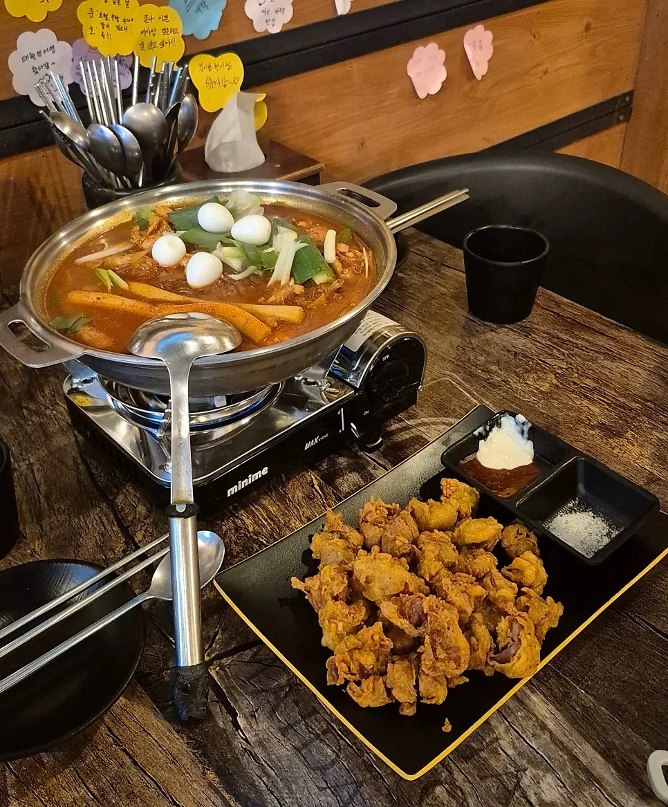A generous pile of fried chicken gizzards