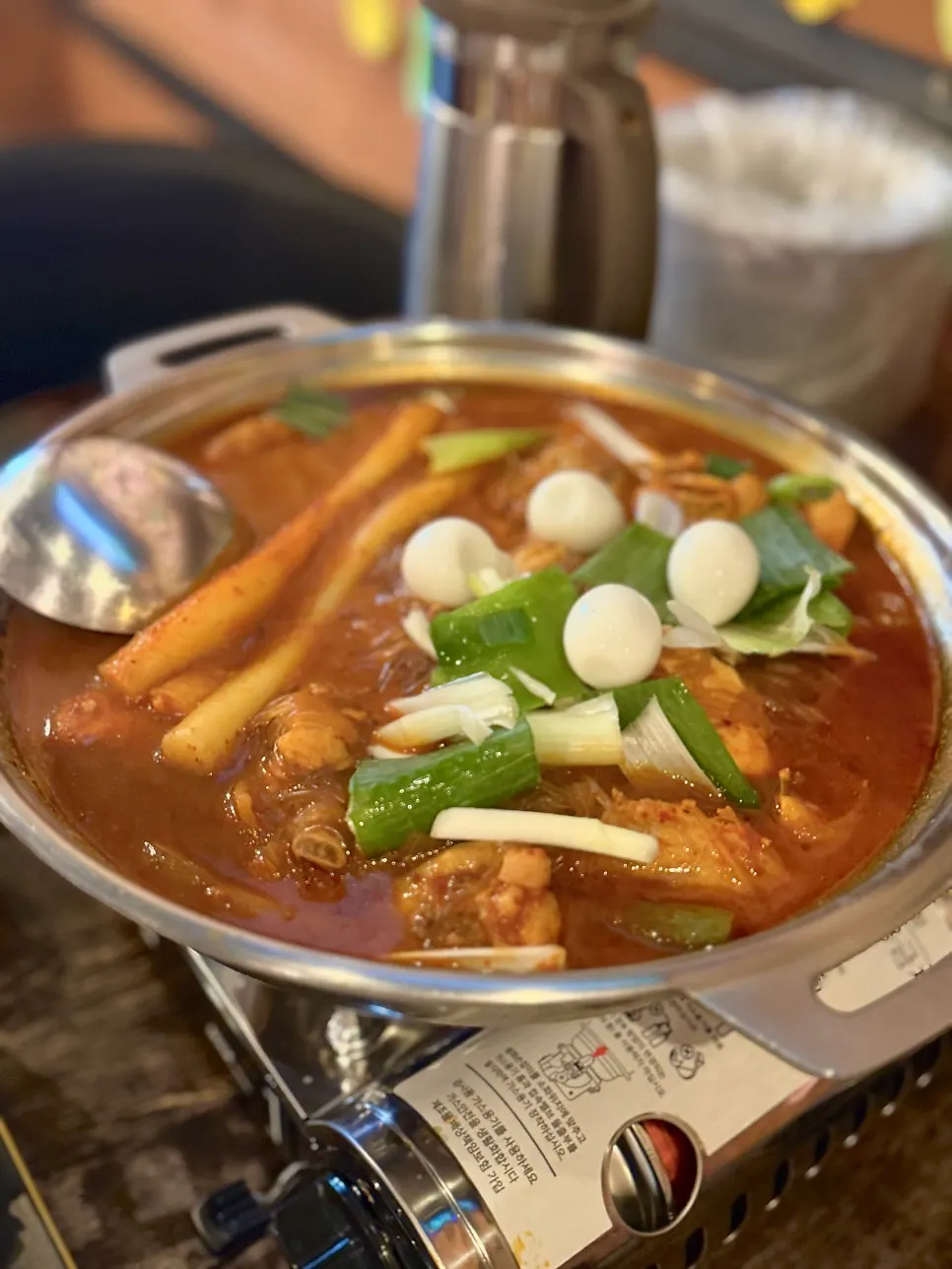 A pot of dakdoritang served already boiled
